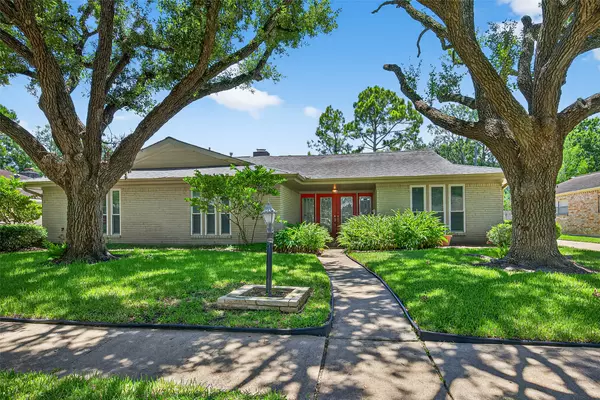 7723 Braesdale LN, Houston, TX 77071