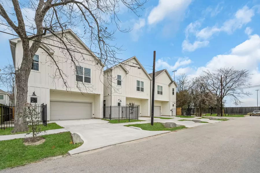 2311 Solo ST, Houston, TX 77020