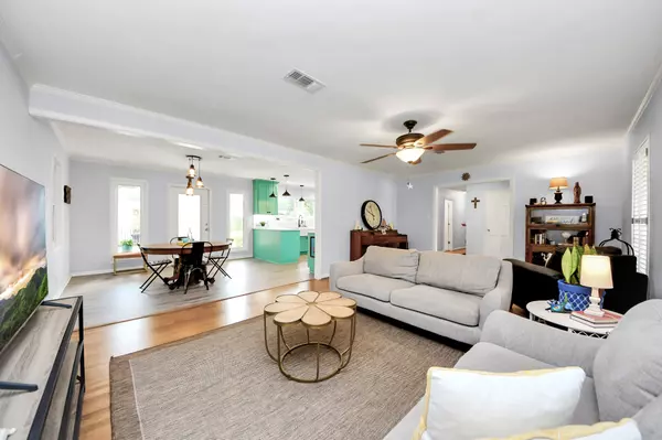 El Lago, TX 77586,205 Cedar LN