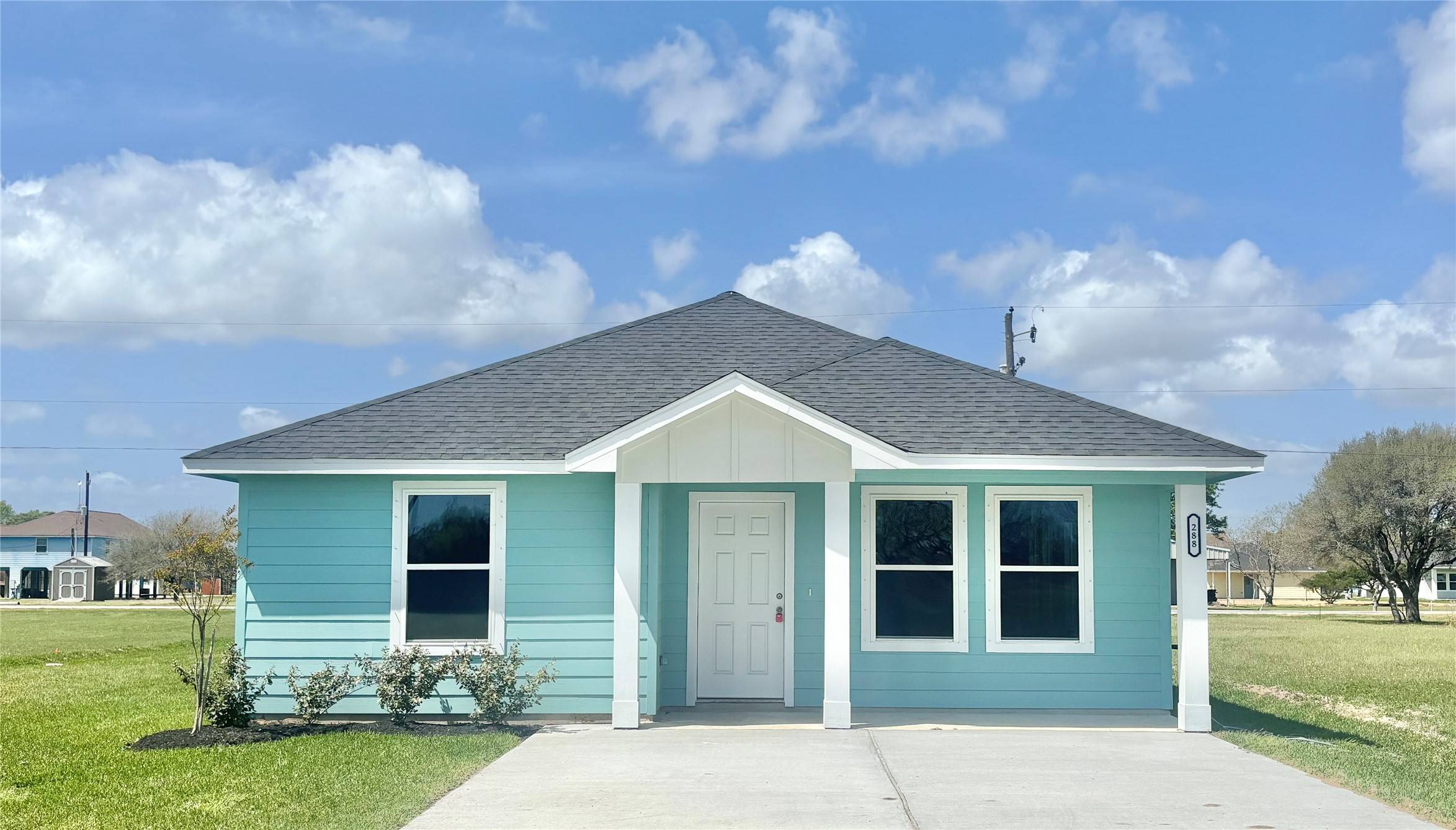 288 Buckskin Dr, Palacios, TX 77465