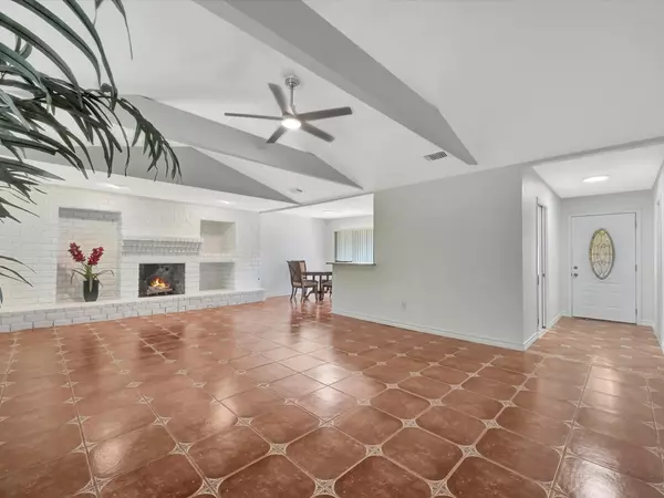 Houston, TX 77062,851 Seafoam RD