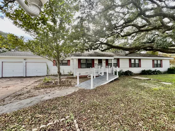 55 Leeder CT,  Lake Jackson,  TX 77566
