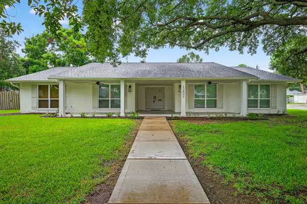 1202 Timber LN, Rosenberg, TX 77471