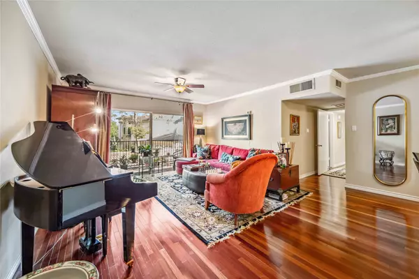2234 S Piney Point RD #208,  Houston,  TX 77063