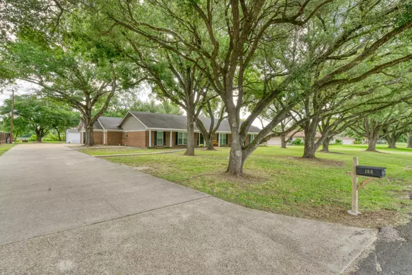 Madisonville, TX 77864,108 W Crescent DR