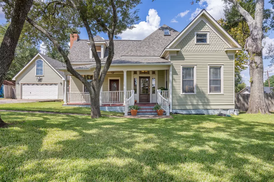 222 N Harris ST, Bellville, TX 77418