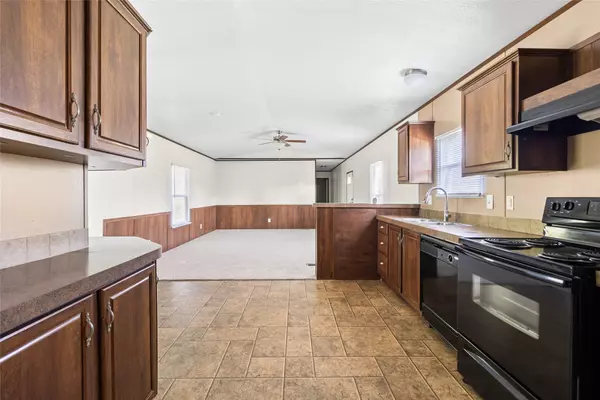 Onalaska, TX 77360,443 W Lone Oak RD