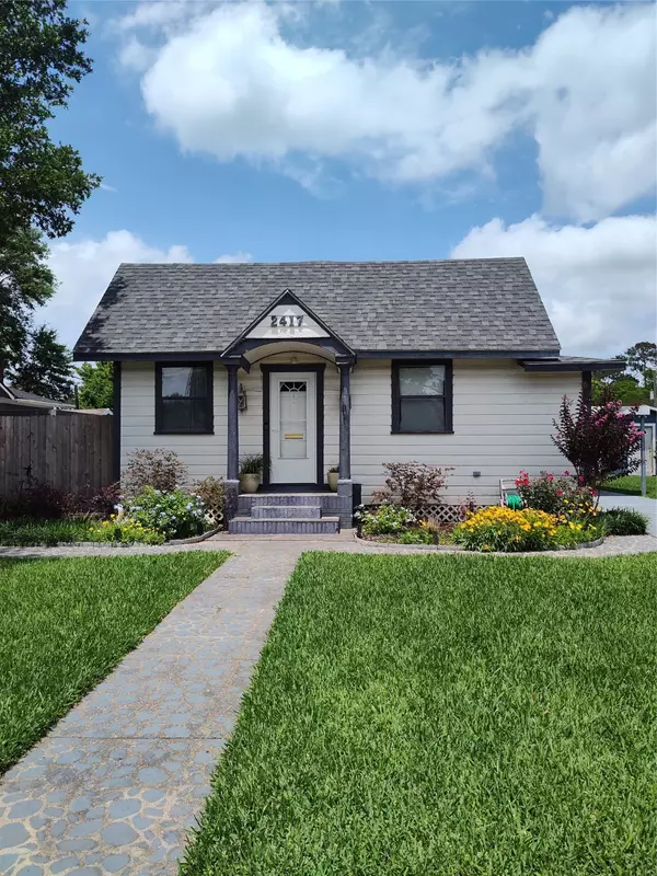 2417 Cos ST, Liberty, TX 77575