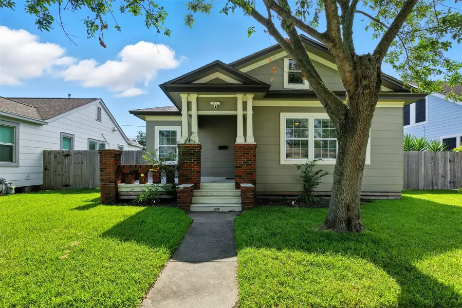 1307 Milam DR, Galveston, TX 77551