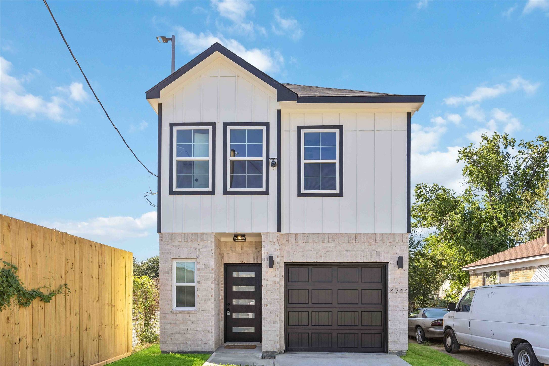 4744 Sharon ST,  Houston,  TX 77020
