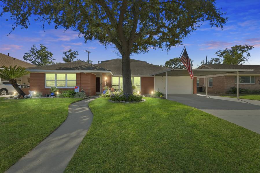 5125 Nina Lee LN, Houston, TX 77092