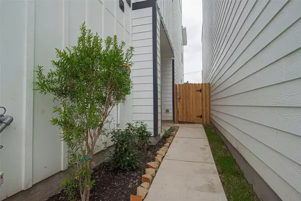 Houston, TX 77055,8927 Grovner PL