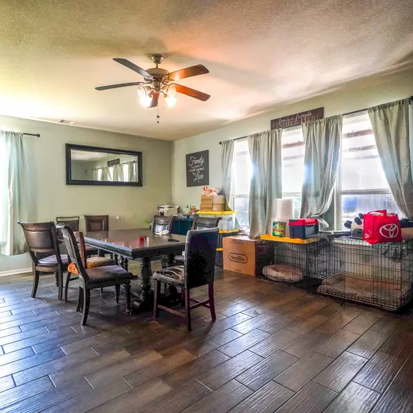 Houston, TX 77049,8207 Redbud Point LN