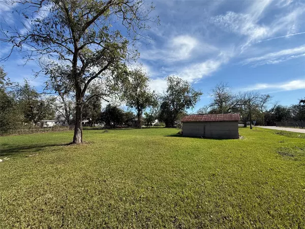 Sweeny, TX 77480,602 N Orange ST