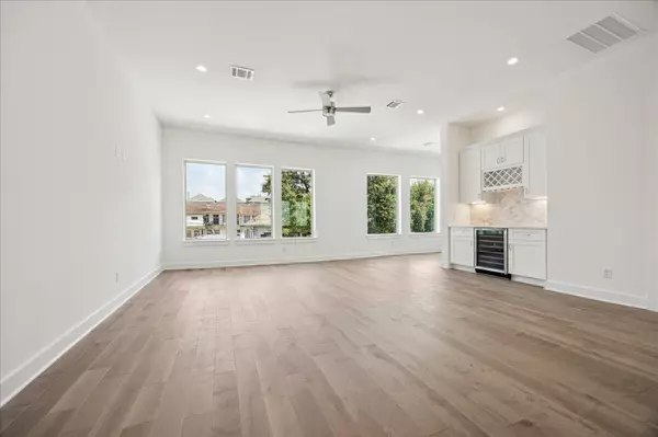 Houston, TX 77007,1607 Roy ST