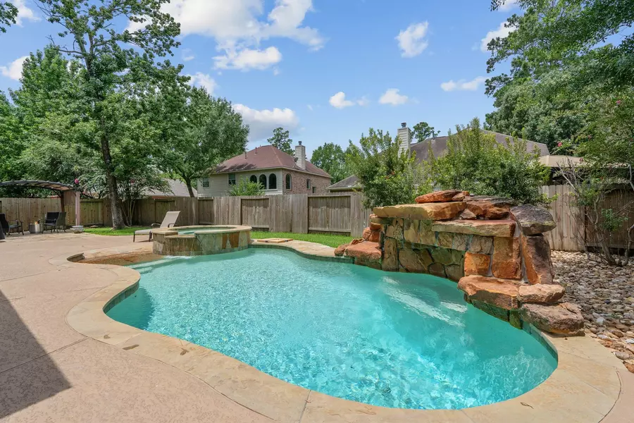23 Murmuring Creek PL, The Woodlands, TX 77385