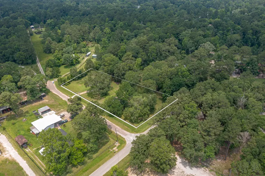 17396 Woods DR, New Caney, TX 77357