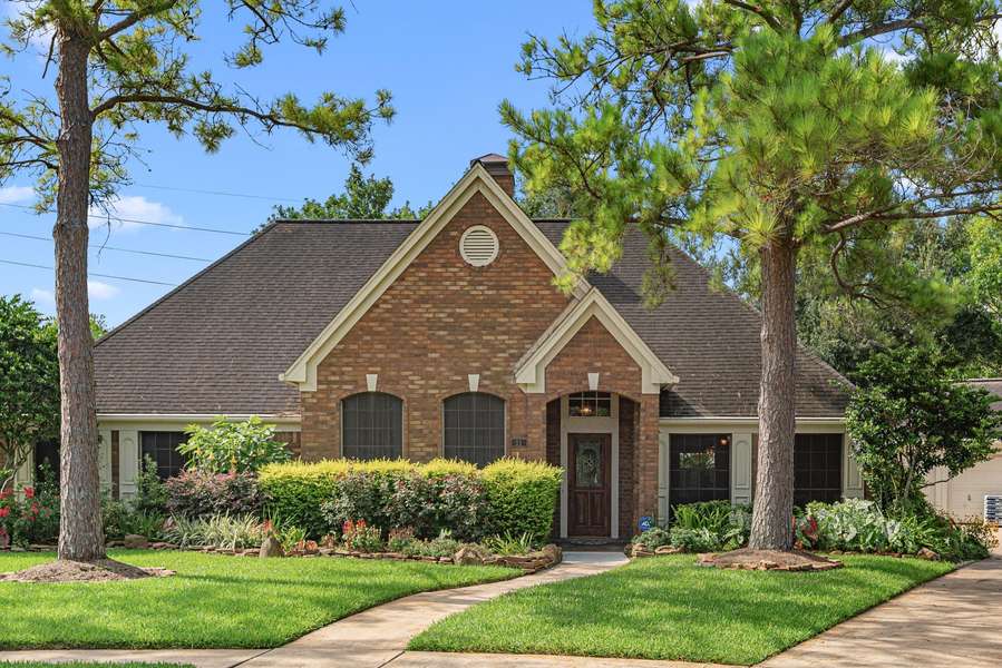 11 Stalybridge CT, Sugar Land, TX 77479