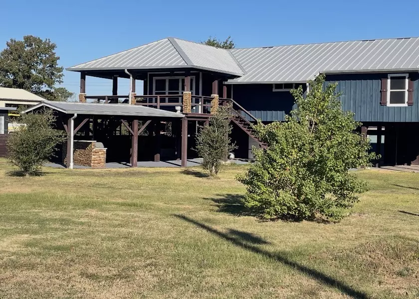 126 2nd AVE, Onalaska, TX 77360