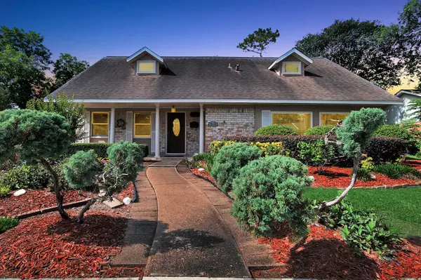 10438 Rustic Gate RD, La Porte, TX 77571