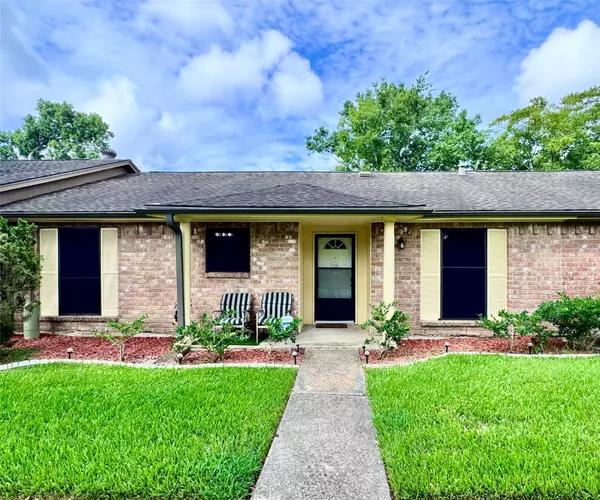 4006 Laura Leigh DR, Friendswood, TX 77546