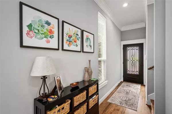 Houston, TX 77008,911 W 19th ST