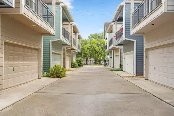 Houston, TX 77008,911 W 19th ST