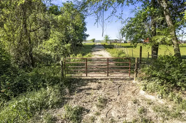 Navasota, TX 77868,7105 County Road 208