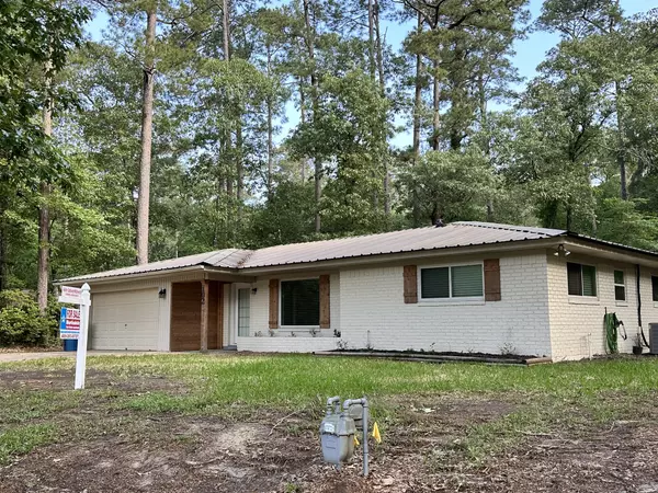 102 Ash LN, Village Mills, TX 77625