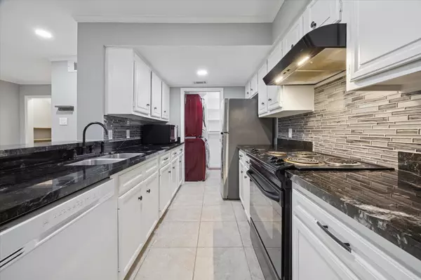 Houston, TX 77089,11811 Algonquin DR