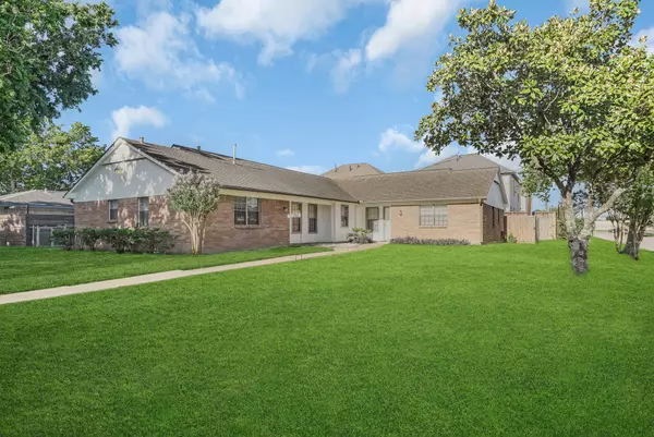 11202 Waxwing ST,  Houston,  TX 77035