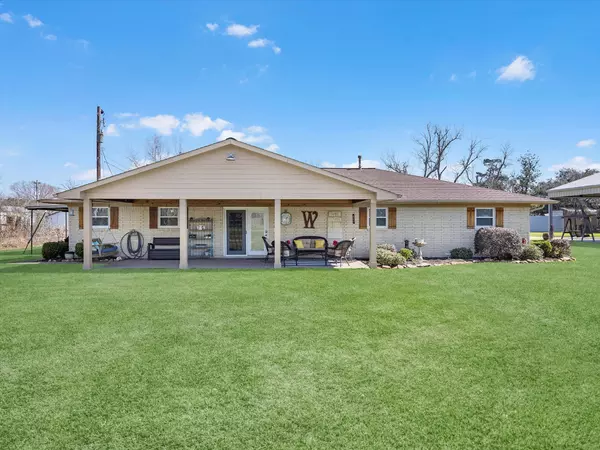 Highlands, TX 77562,316 N Magnolia St