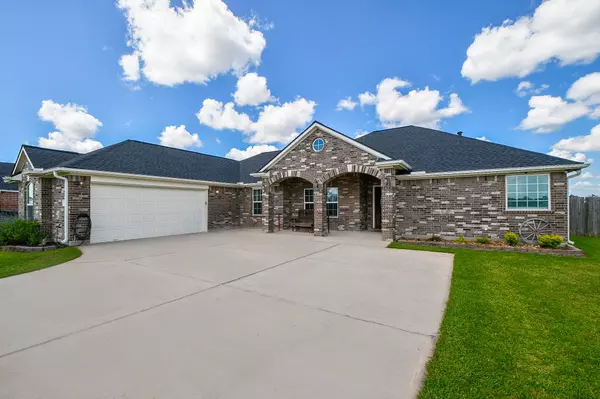 10335 Filly DR, Needville, TX 77461