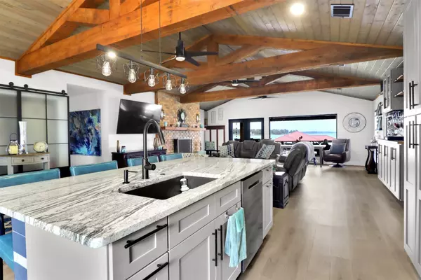 Chandler, TX 75758,21855 S Shore DR