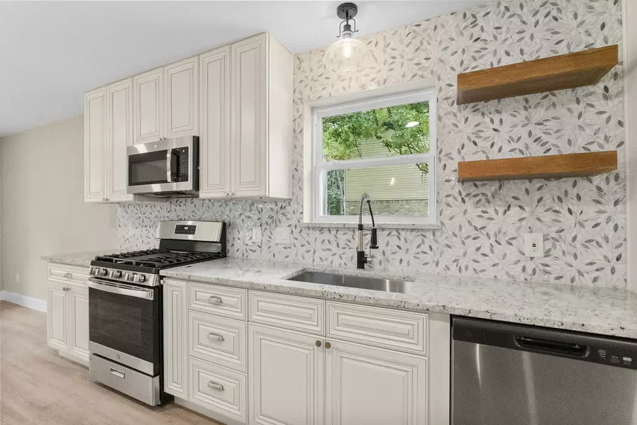 566 Beauregard DR, Conroe, TX 77302