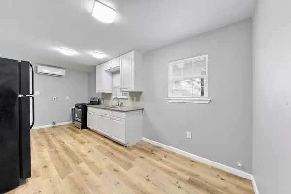 Houston, TX 77004,2106 Hadley St #2106