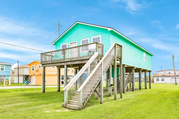 337 Thunder RD, Surfside Beach, TX 77541