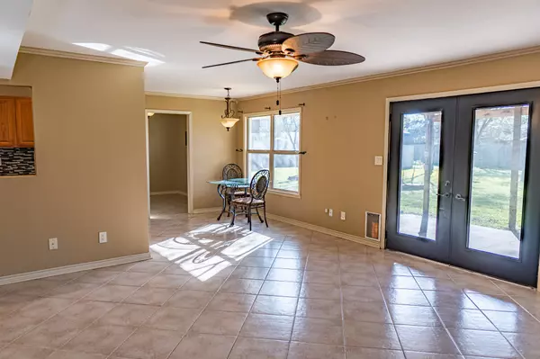 Victoria, TX 77904,105 Tropical DR
