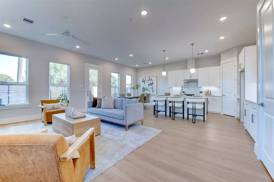 5128 Rosslyn RD, Houston, TX 77018