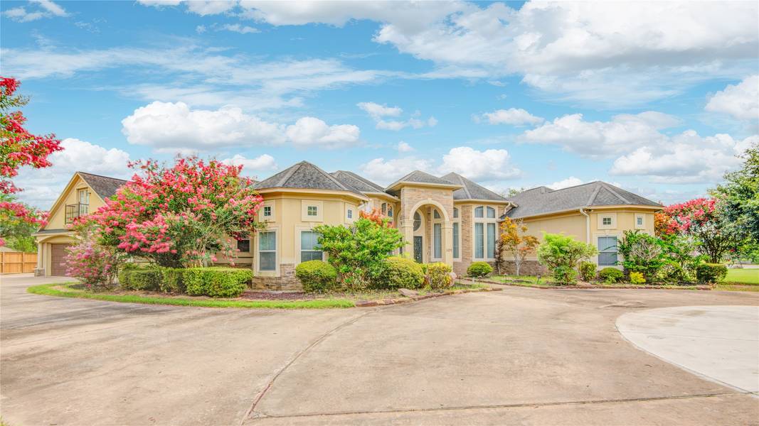 101 Rosewood ST, Lake Jackson, TX 77566