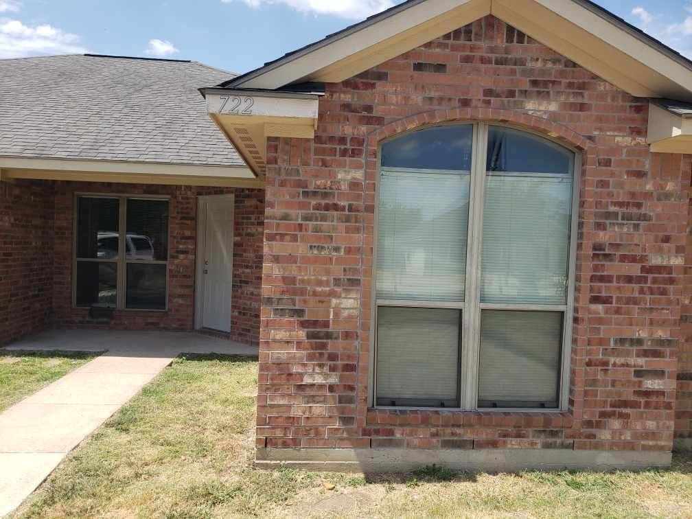 712 N N Sharp ST, Franklin, TX 77856