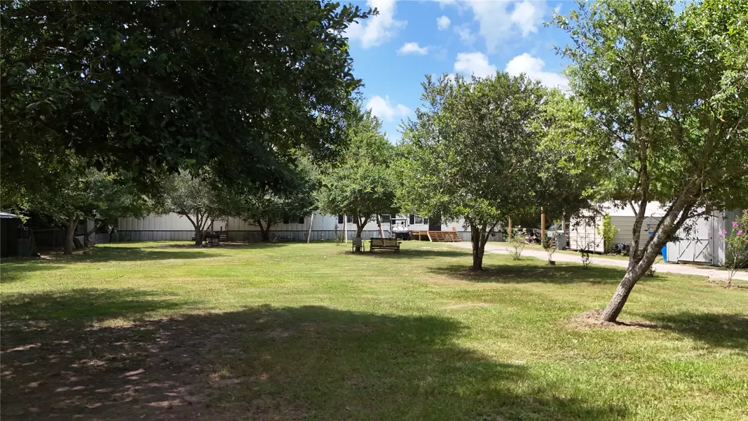 9927 Jay RD, Hitchcock, TX 77563