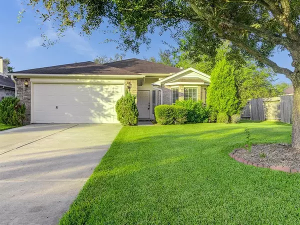 5427 Chasewood DR, Bacliff, TX 77518