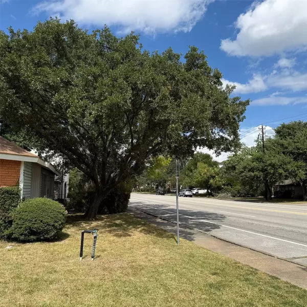 Bellaire, TX 77401,5100 Evergreen ST