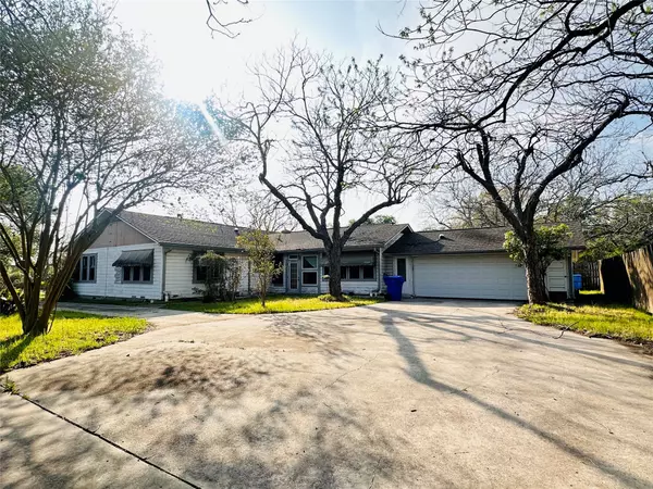 Yoakum, TX 77995,1019 E Gonzales ST