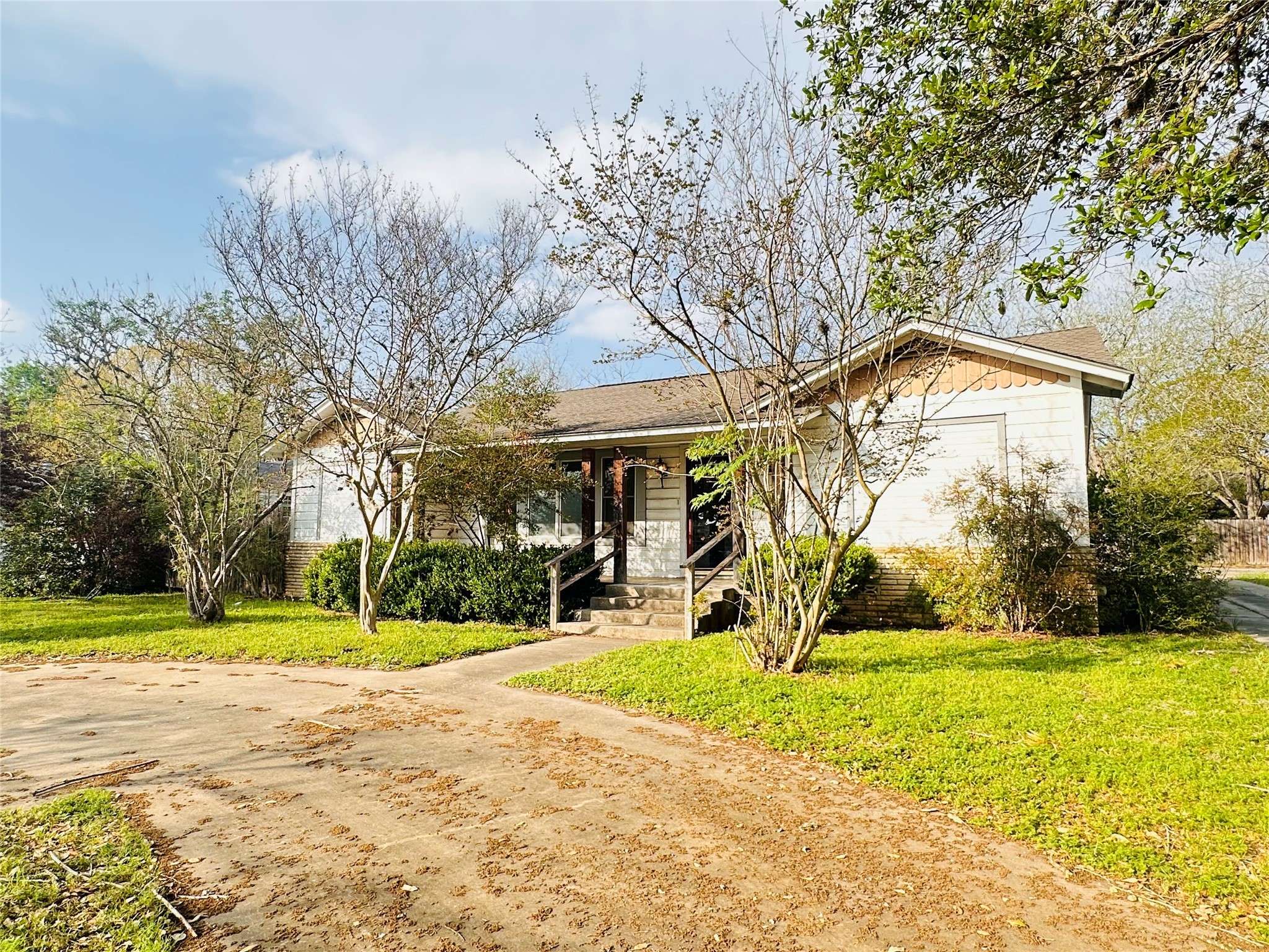 Yoakum, TX 77995,1019 E Gonzales ST