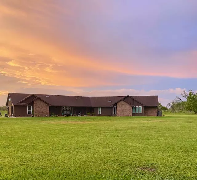 Angleton, TX 77515,325 County Road 735