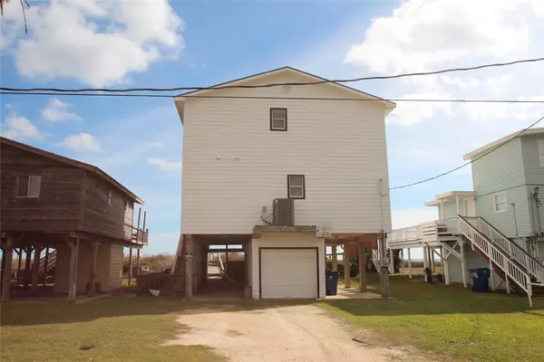 1648 Sandpebble PL, Surfside Beach, TX 77541