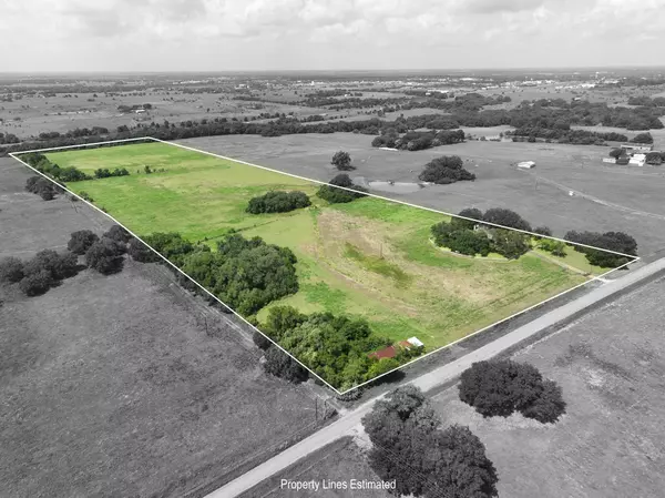 1552 Holub RD, Schulenburg, TX 78956