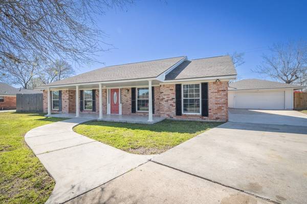 3507 Woodcrest DR, Baytown, TX 77521